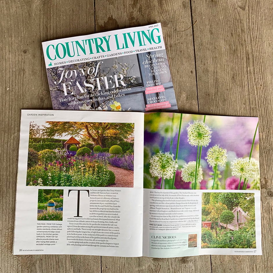 Country Living (April 2023)